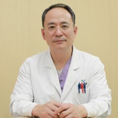 鲍南医生头像