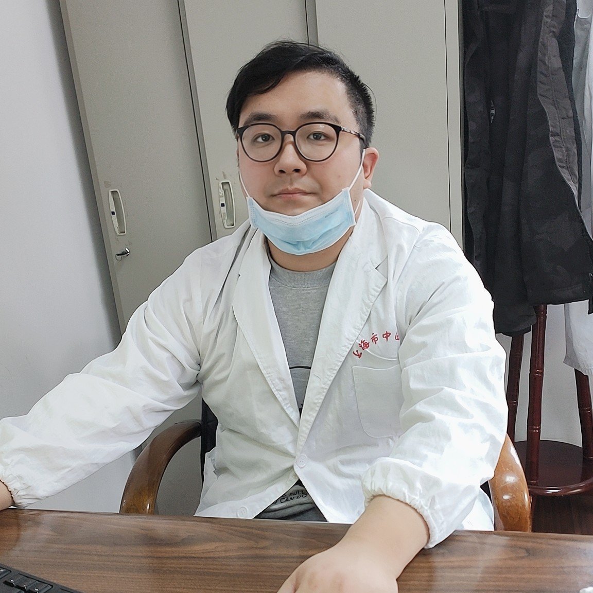 蔡君豪医生头像